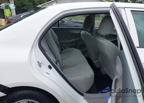 2010 Toyota Corolla z USA, uszkodzony, nr VIN 2T1BU4EE7AC406812